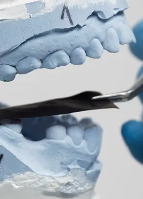 close-up-dentist-instruments